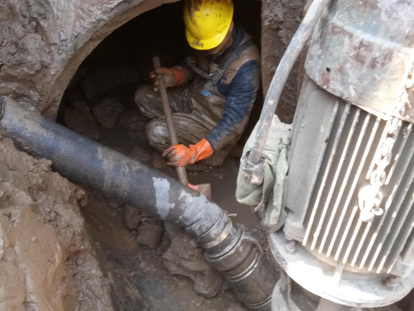 江汉石油管理局管道清淤