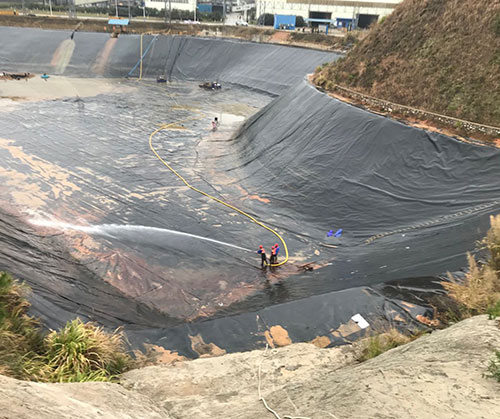 江汉石油管理局废水池清理